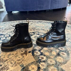 Jadon platform dr. martens women’s 6
